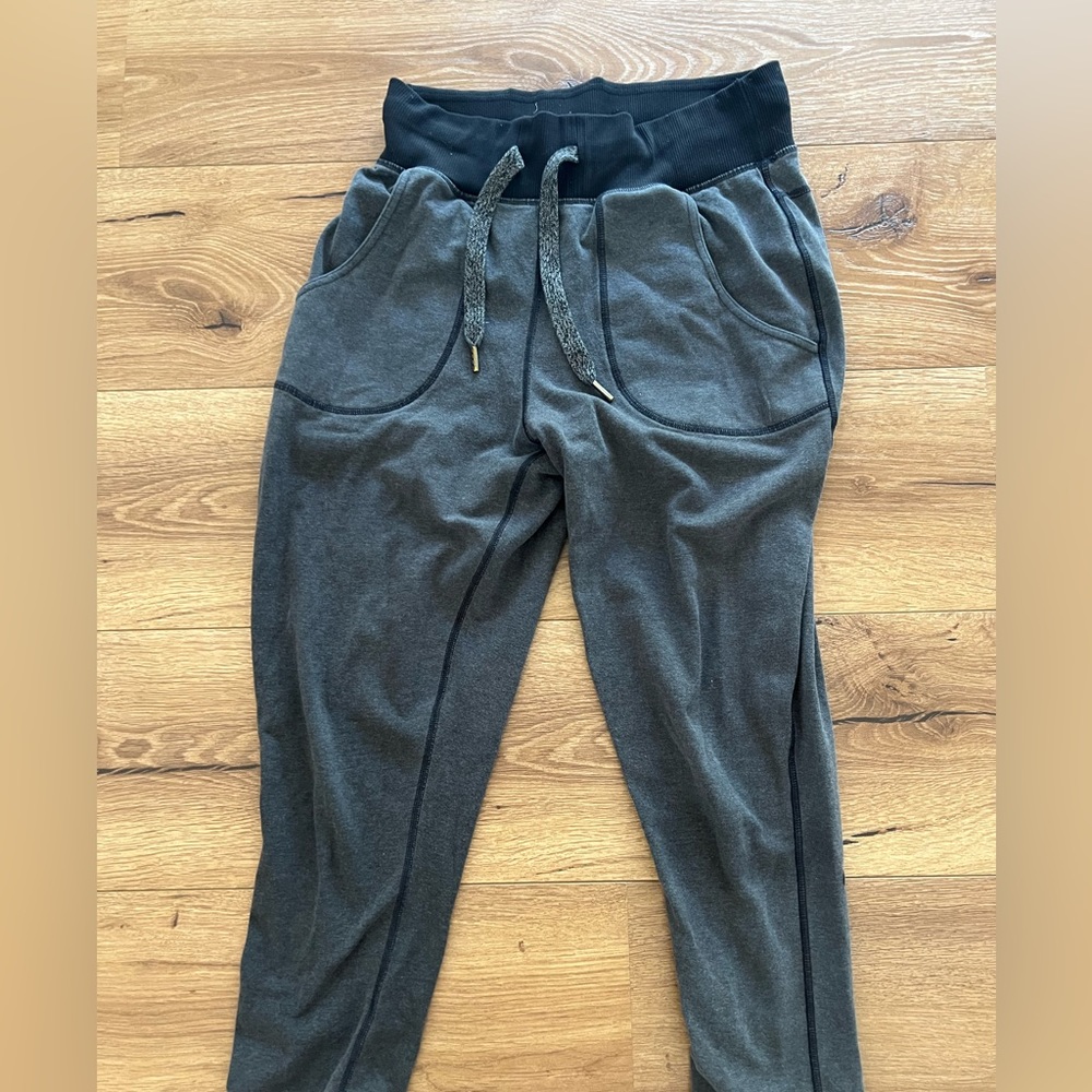 Lululemon jogger sweatpants with pocket - see photo for defect